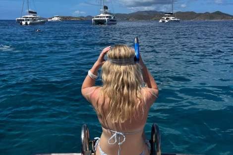 Review img # 18 of the yacht PERPETUAL BLUE