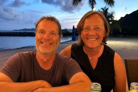 Review img # 10 of the yacht PERPETUAL BLUE