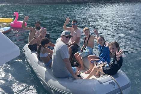 Review img # 12 of the yacht PERPETUAL BLUE